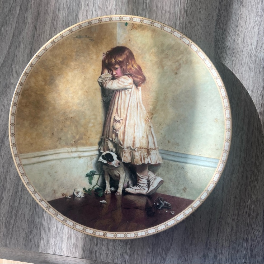 ✨ Royal Doulton Decorative Collectible Plate – Girl & Dog Artwork ✨